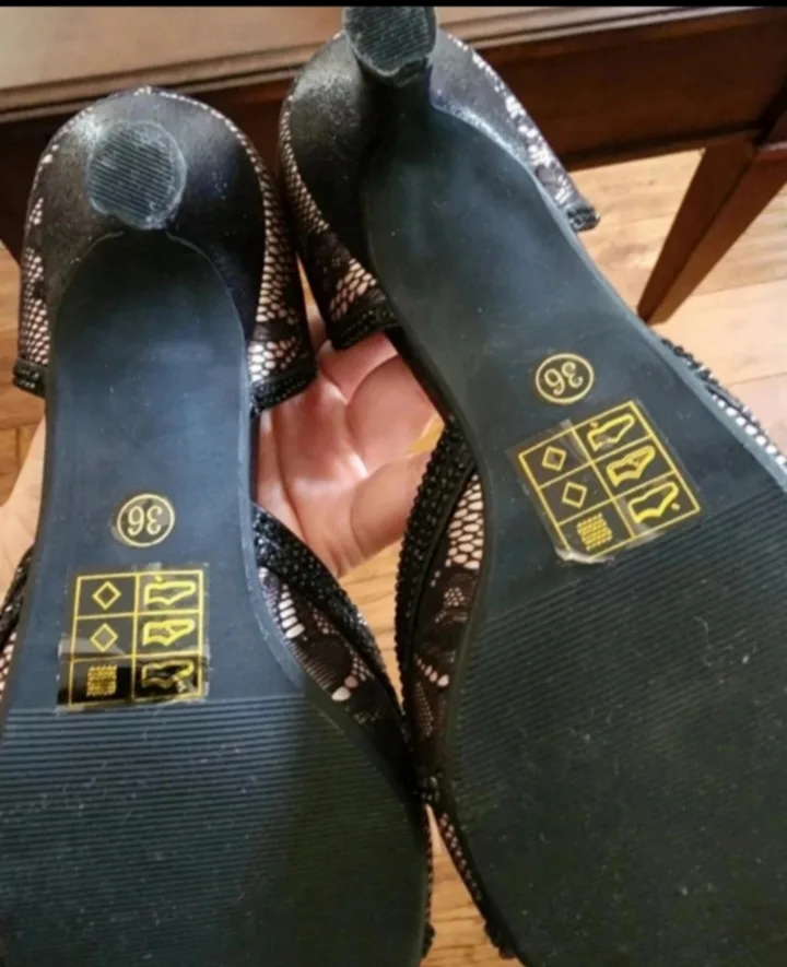 Black Lace Peep Toe Heels image indicator(5)