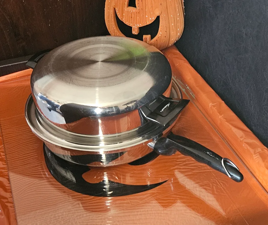 Vintage 11" Stainless Steel Skillet with Dome Lid image indicator(10)