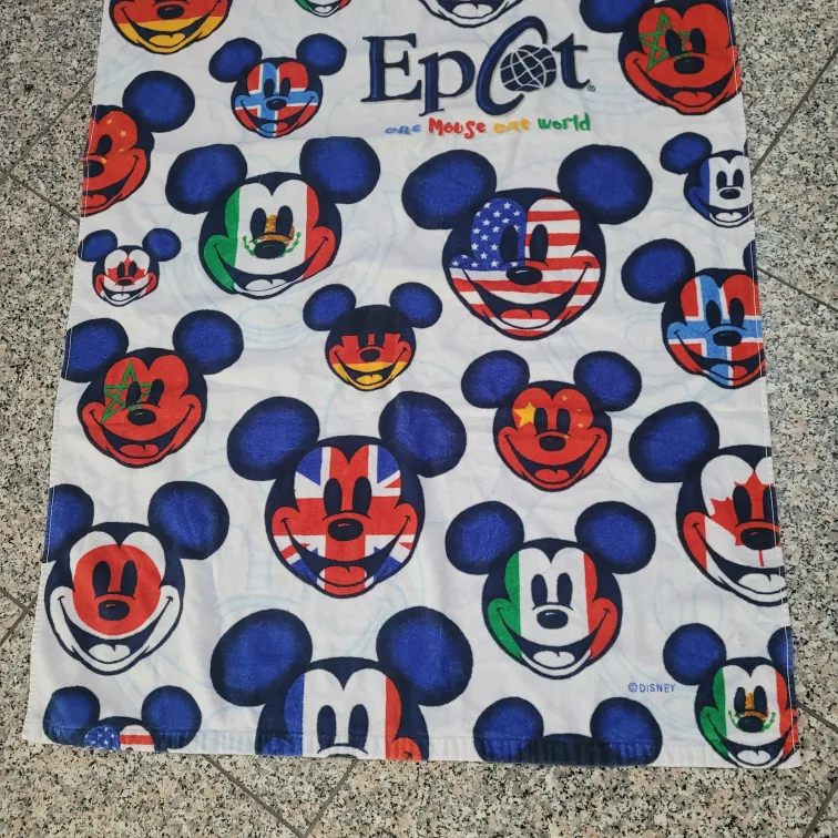 Disney’s Epcot Center Mickey Mouse Towel - One Mouse One World image indicator(4)