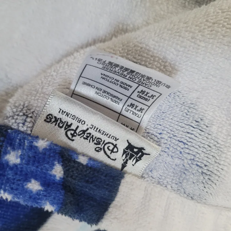 Disney’s Epcot Center Mickey Mouse Towel - One Mouse One World image indicator(5)