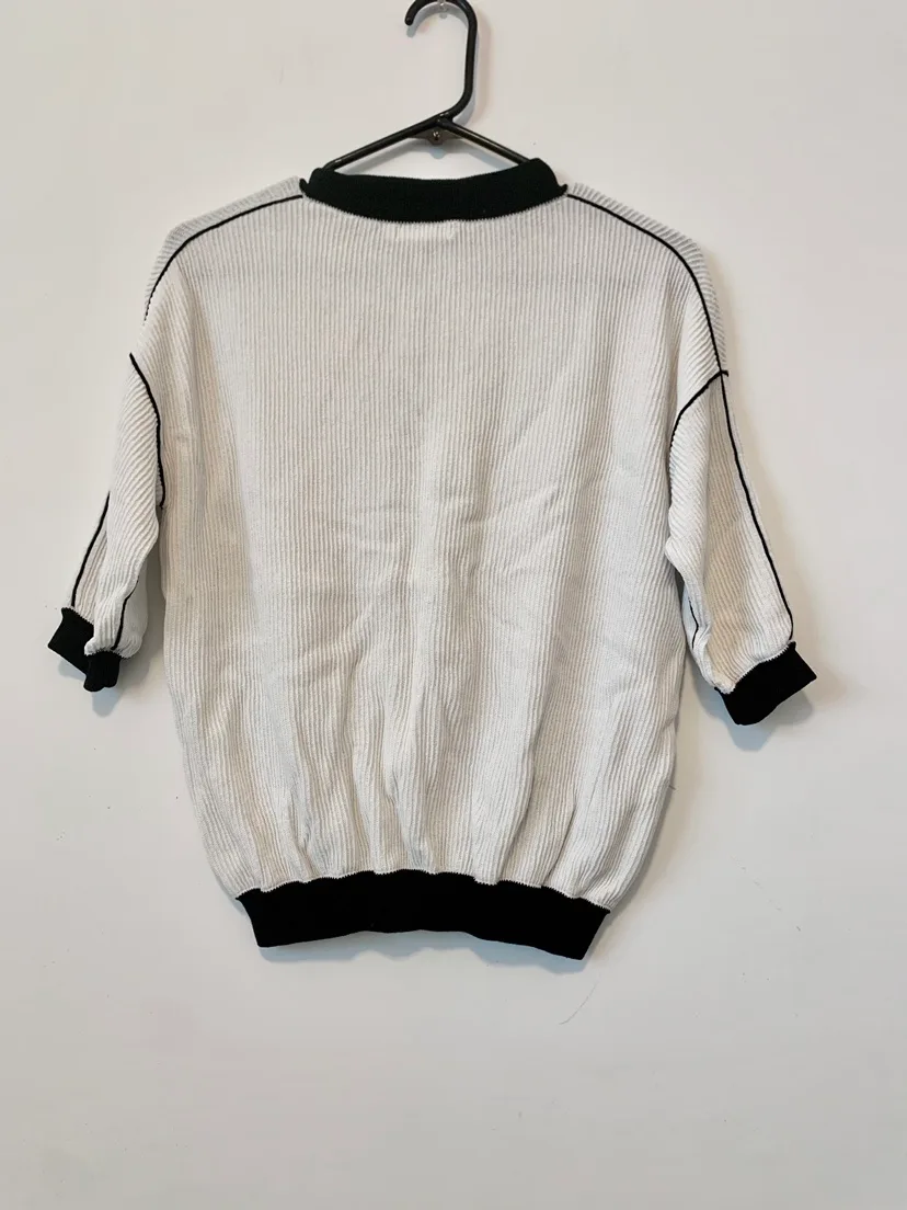 ‼️MUST-GO‼️ White and Black Sweater image indicator(2)