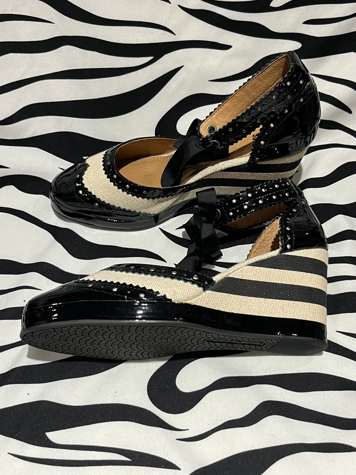 Annie Sui Size 9 Wedge Heel Shoes image indicator(7)