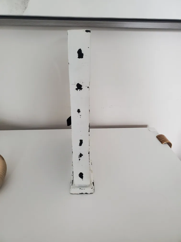 White Distressed Picture Frame image indicator(2)