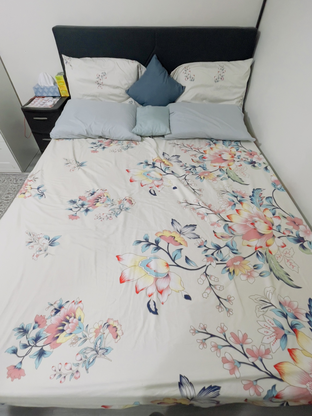 Queen Size Bed Frame - photo 2