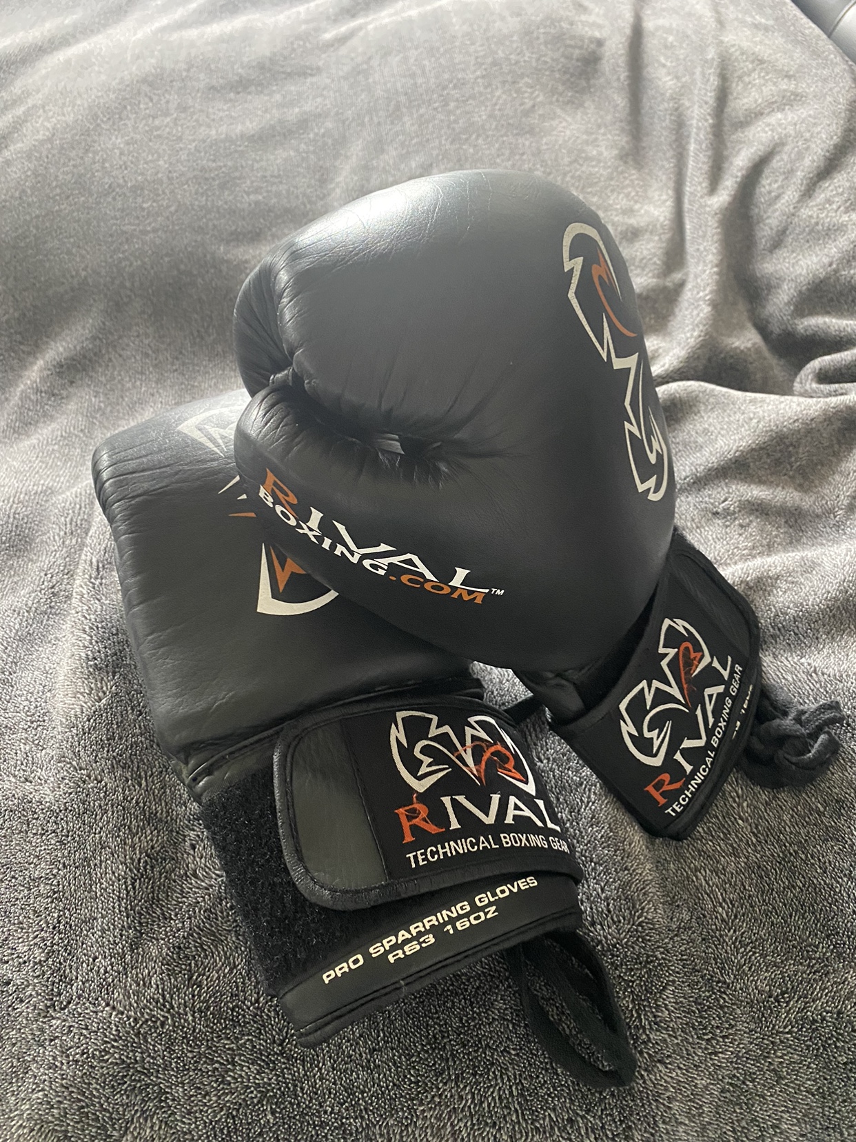 16oz Rival Pro Sparring Gloves - photo 2