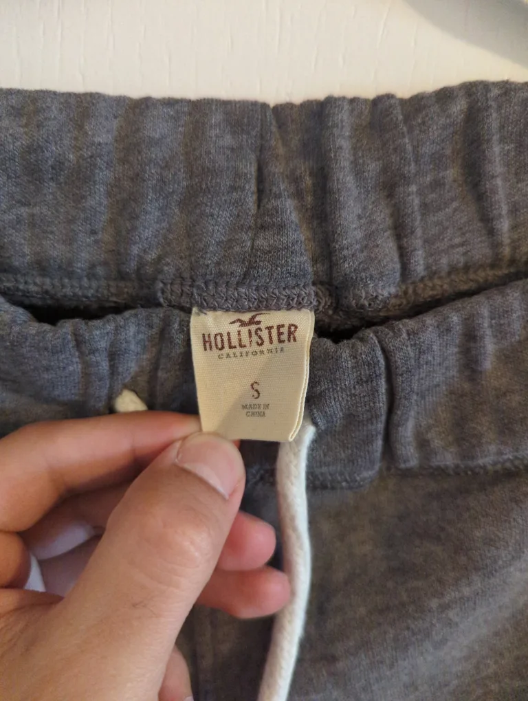 Hollister Grey Sweatpants Size Small image indicator(3)