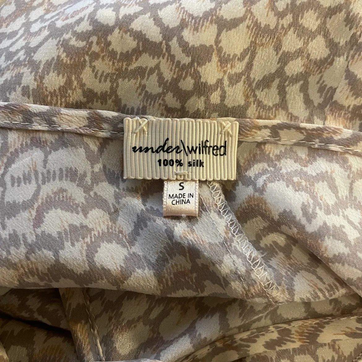 Aritzia Under Wilfred Nostalgia Silk Camisole Tank Top Size S image indicator(5)