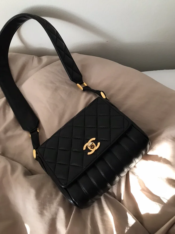 Chanel Shoulder Bag thumbnail