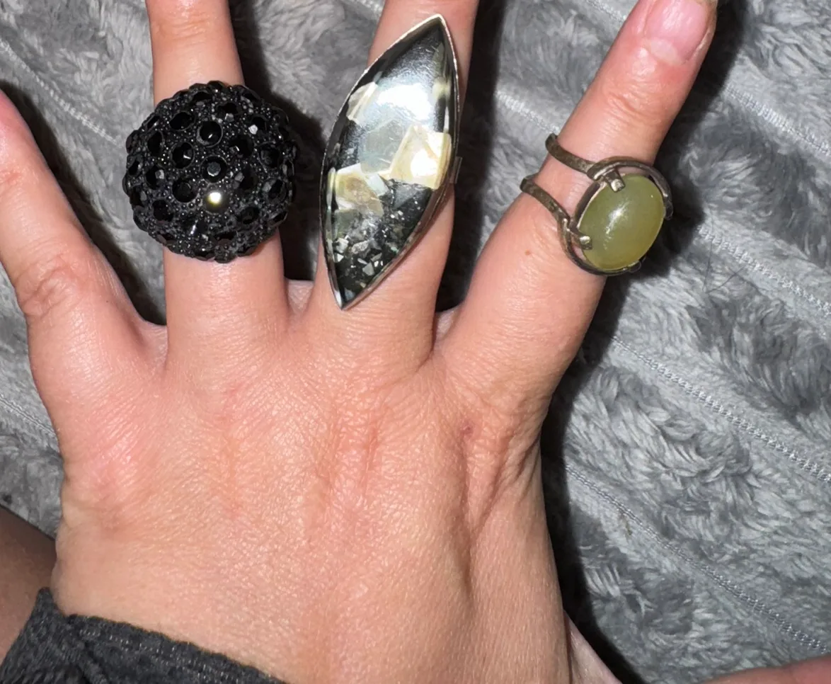 Bag of costume jewellery & accessories. image indicator(3)