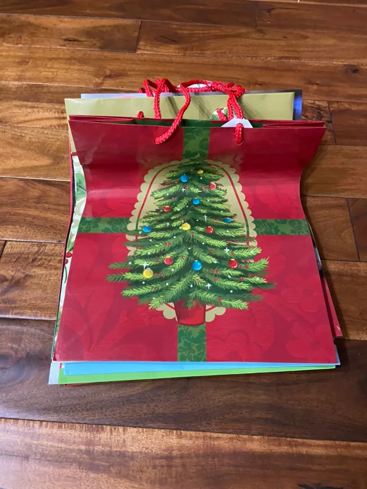 Christmas Gift Bags image indicator(2)