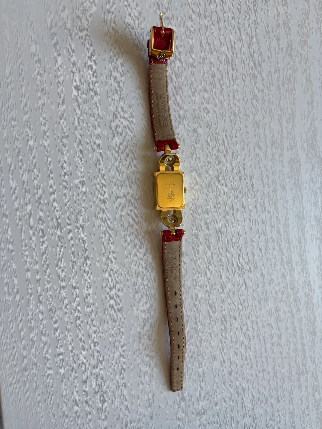 100% authentic Gucci Watch , red , black,gold quartz image indicator(3)