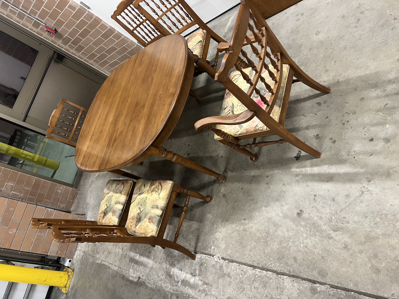 Dining Table w/6 chairs Nd 2 leaves - photo 2