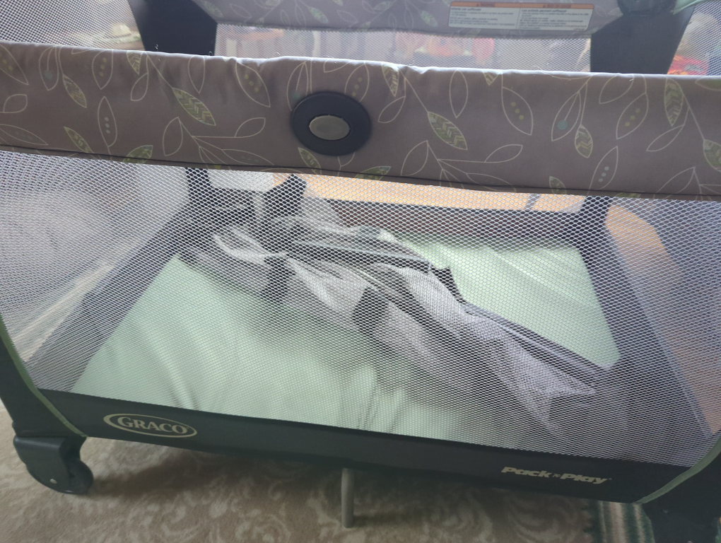 Graco Pack 'n Play and infant items - photo 5