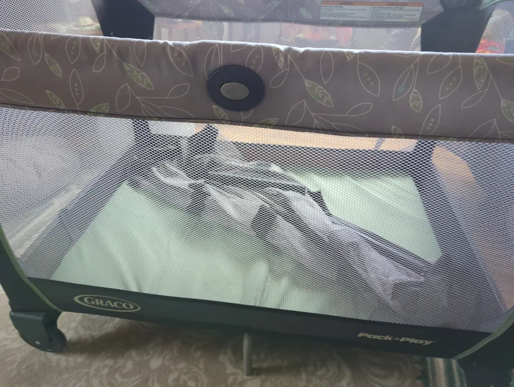 Graco Pack 'n Play and infant items image indicator(5)