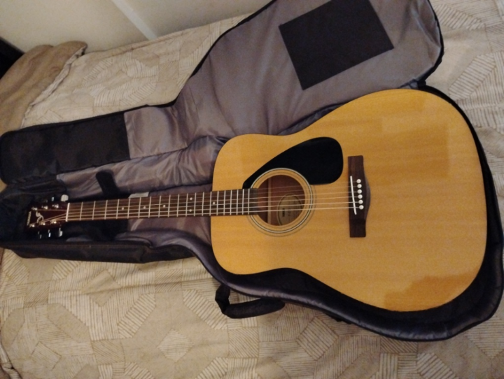 Yamaha Acoustic Guitar - photo 3