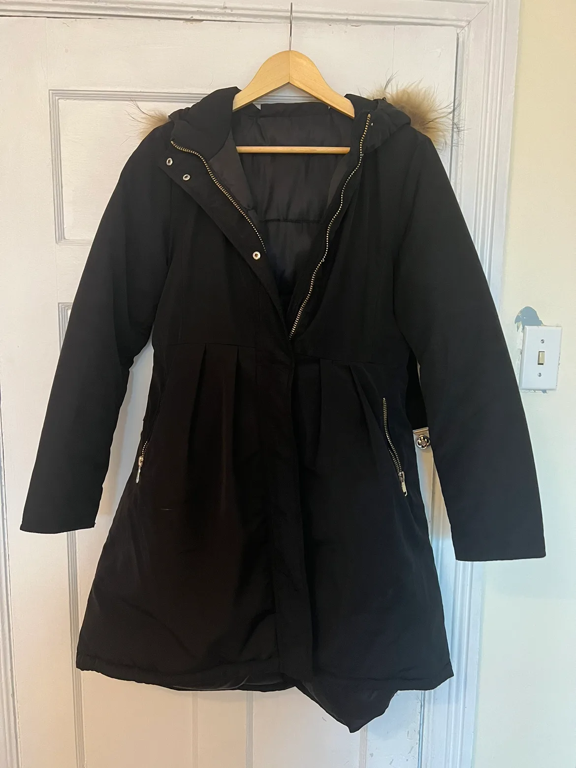 Black Winter Coat with Fur Trimmed Hood image indicator(5)