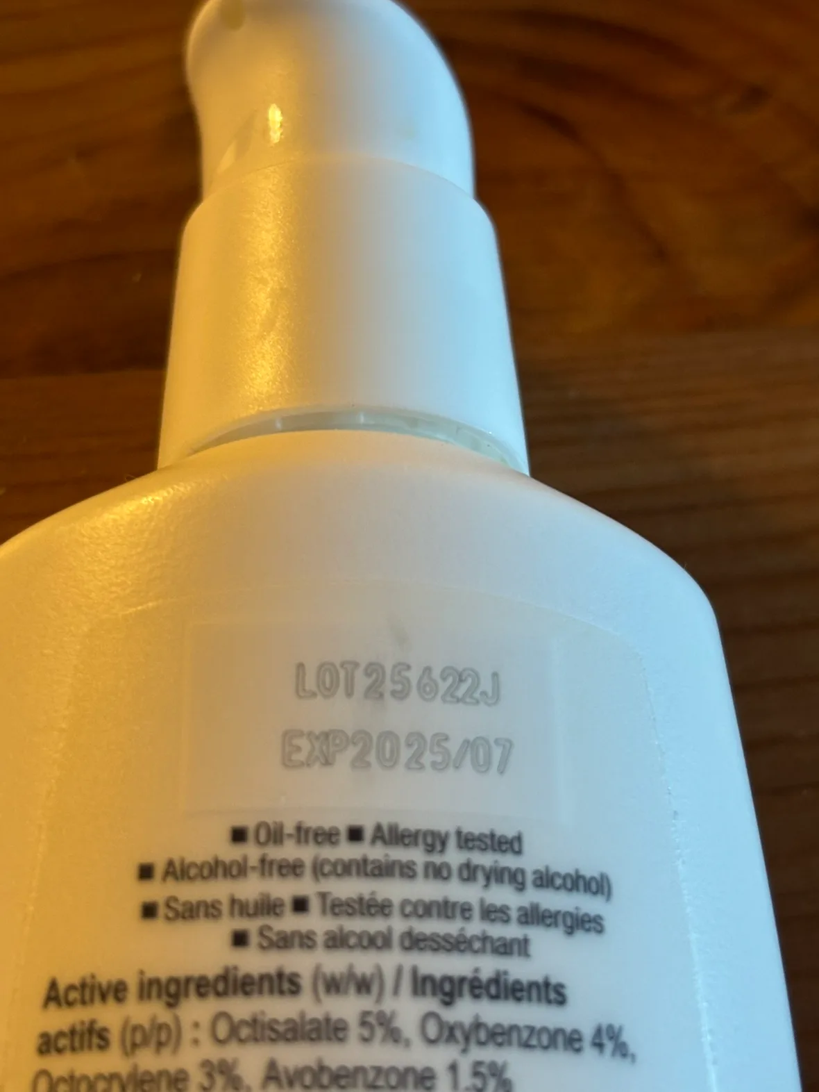 Neutrogena Healthy Skin face lotion with Alpha-Hydroxy (73 ml) image indicator(3)