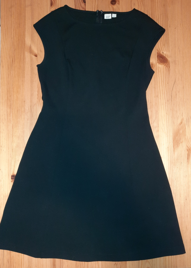 Moving sale ⚠️🚨 Black Dress size 6 GAP