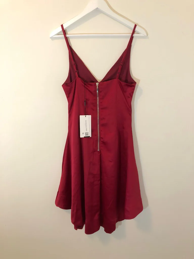 Dark red satin evening dress size S image indicator(4)