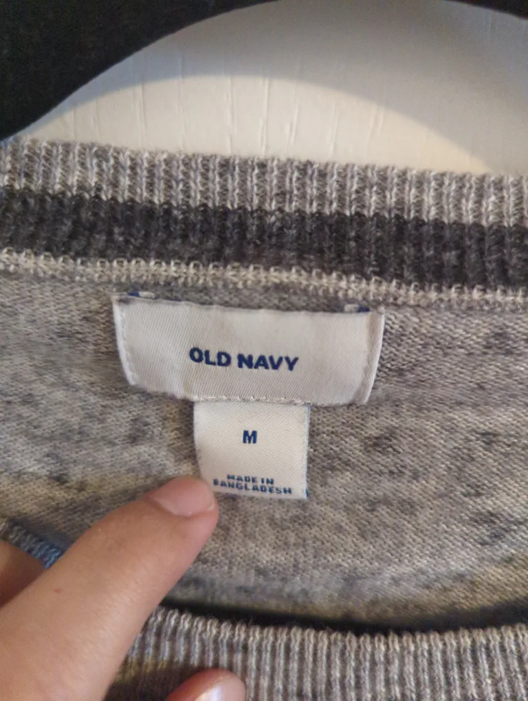Old Navy Grey Sweater - Size M image indicator(3)