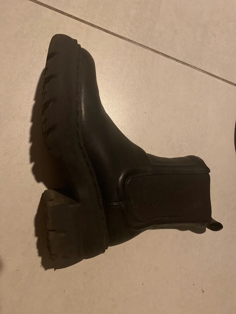 Black Chelsea Boots image indicator(2)