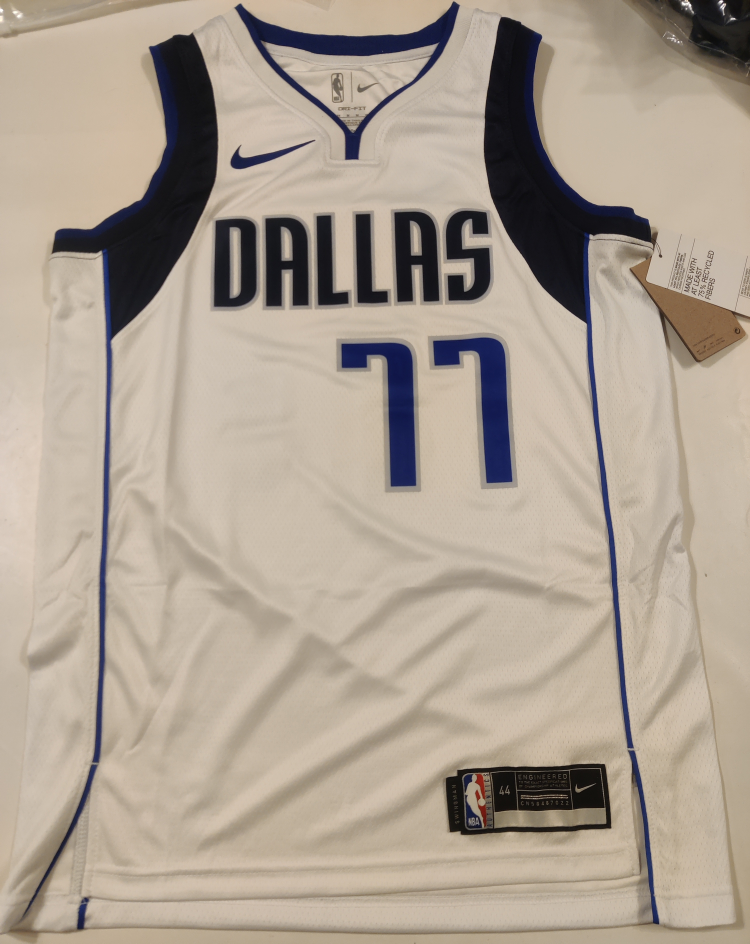 Luka Dončić Dallas Mavericks Jersey - photo 4