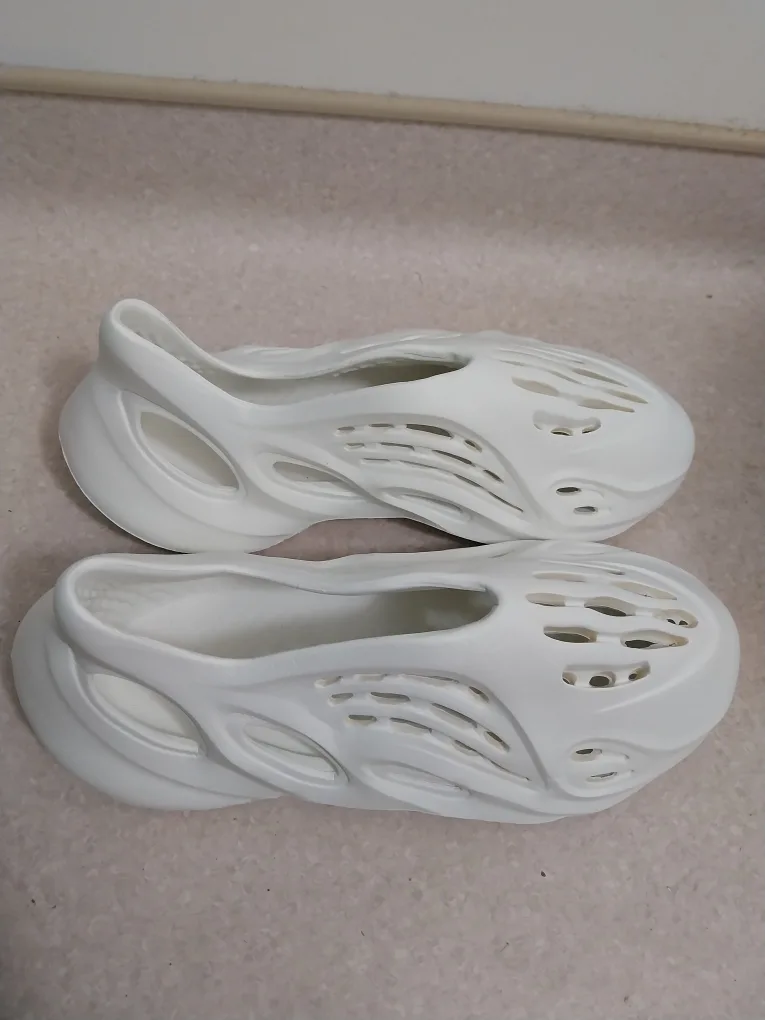 Adidas Yeezy White Foam Runners thumbnail