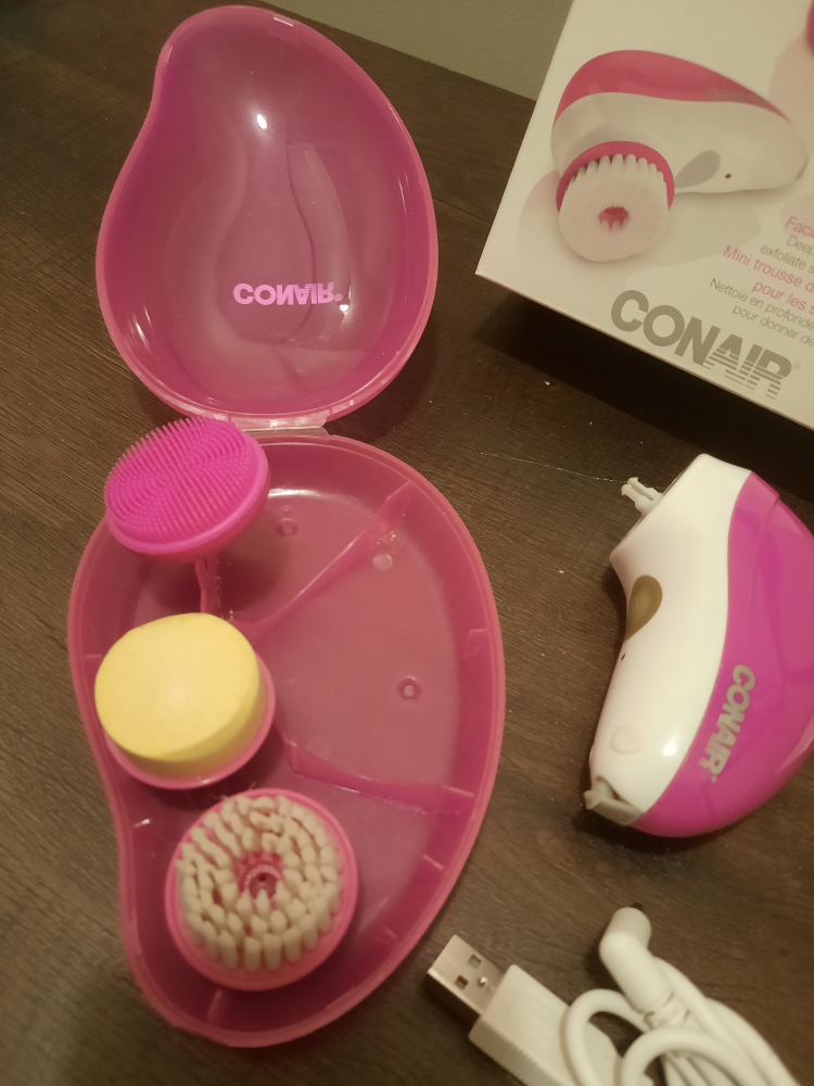 Moving sale ⚠️🚨 Rechargeable Mini facial cleasing kit - photo 4