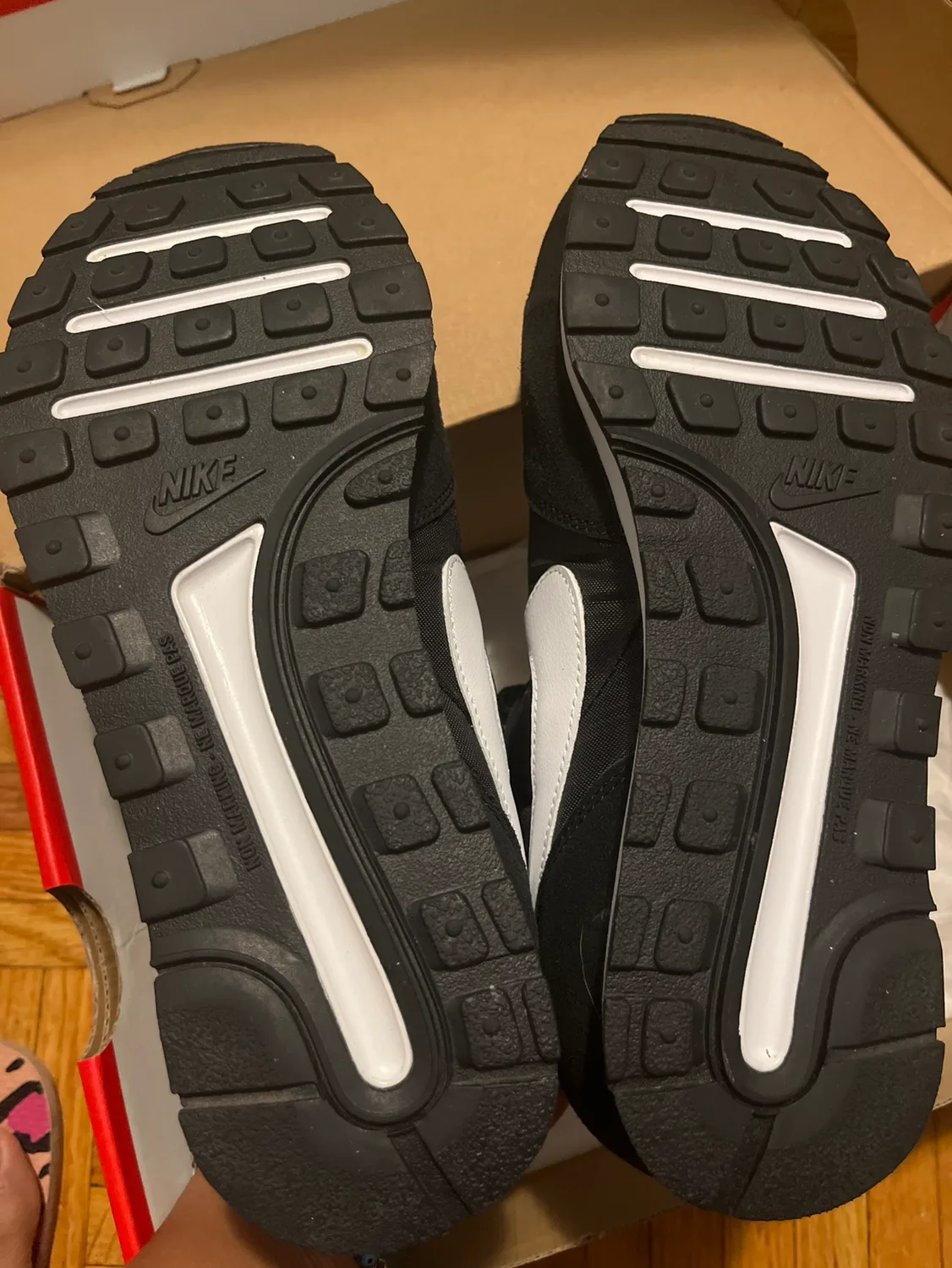 Nike MD Valiant (GS) Size 6Y image indicator(2)