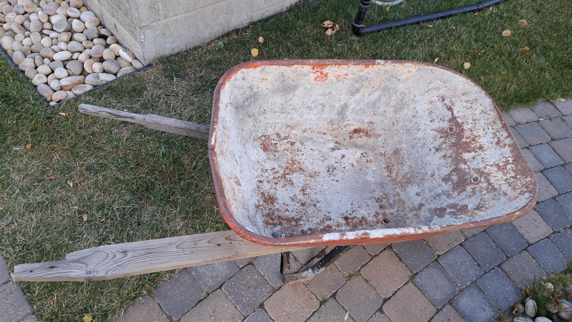 Free well used wheelbarrow - photo 3