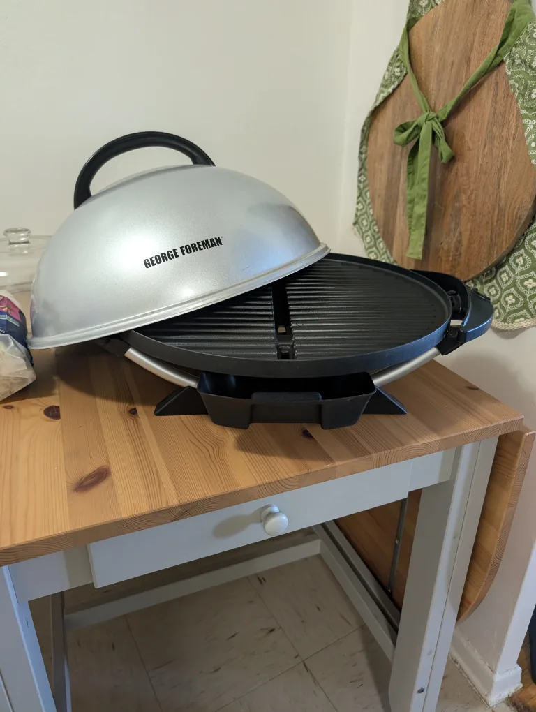 **GEORGE FOREMAN** Electric Indoor/Outdoor BBQ Grill image indicator(2)