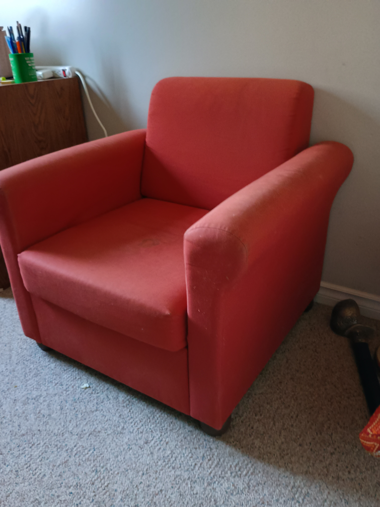 Cozy Red Armchair - photo 3