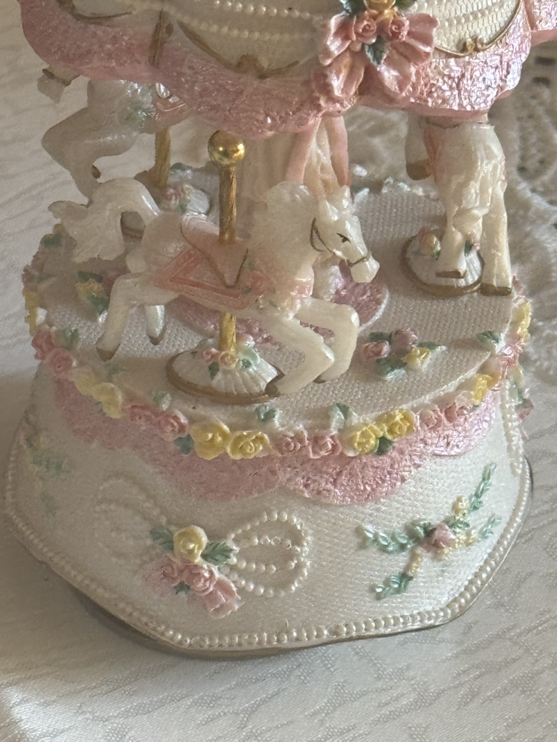 Carousel Musical Figurine - photo 2