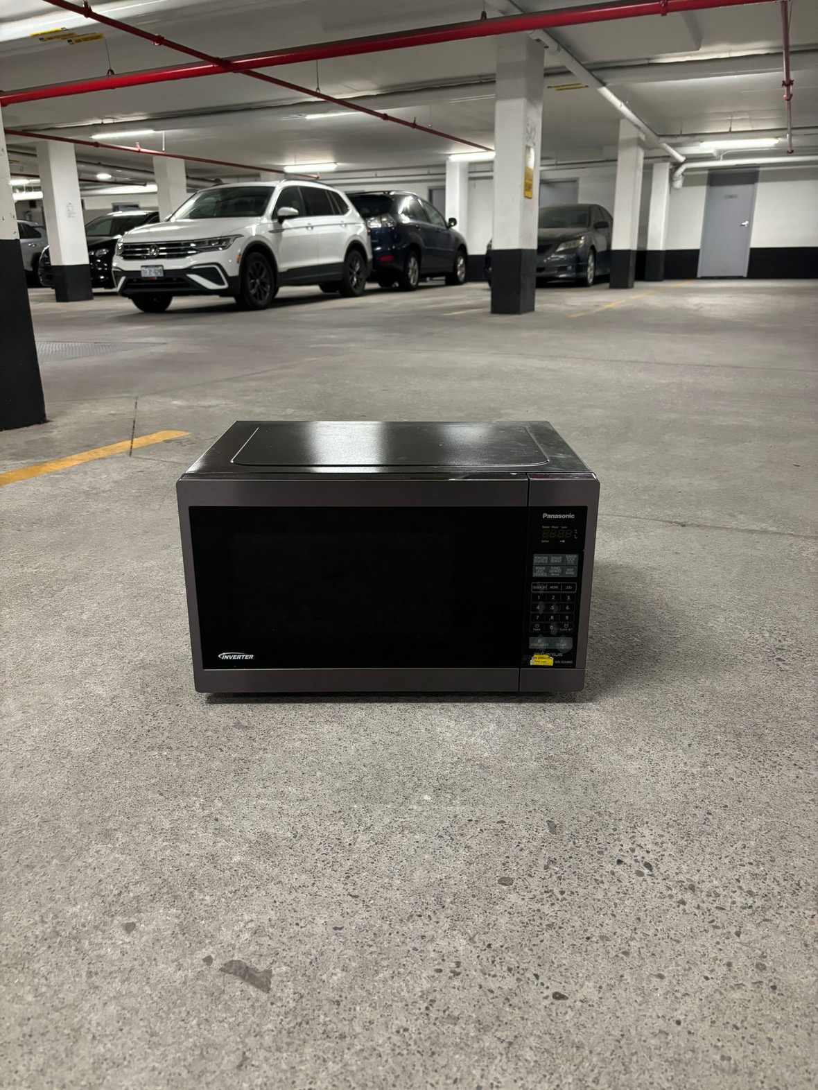 Panasonic Genius Microwave (NNSC688S) in good condition - photo 2