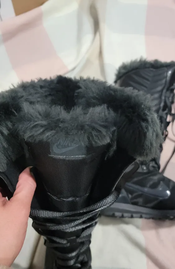 Nike Black Fur Trimmed Winter Boots image indicator(3)