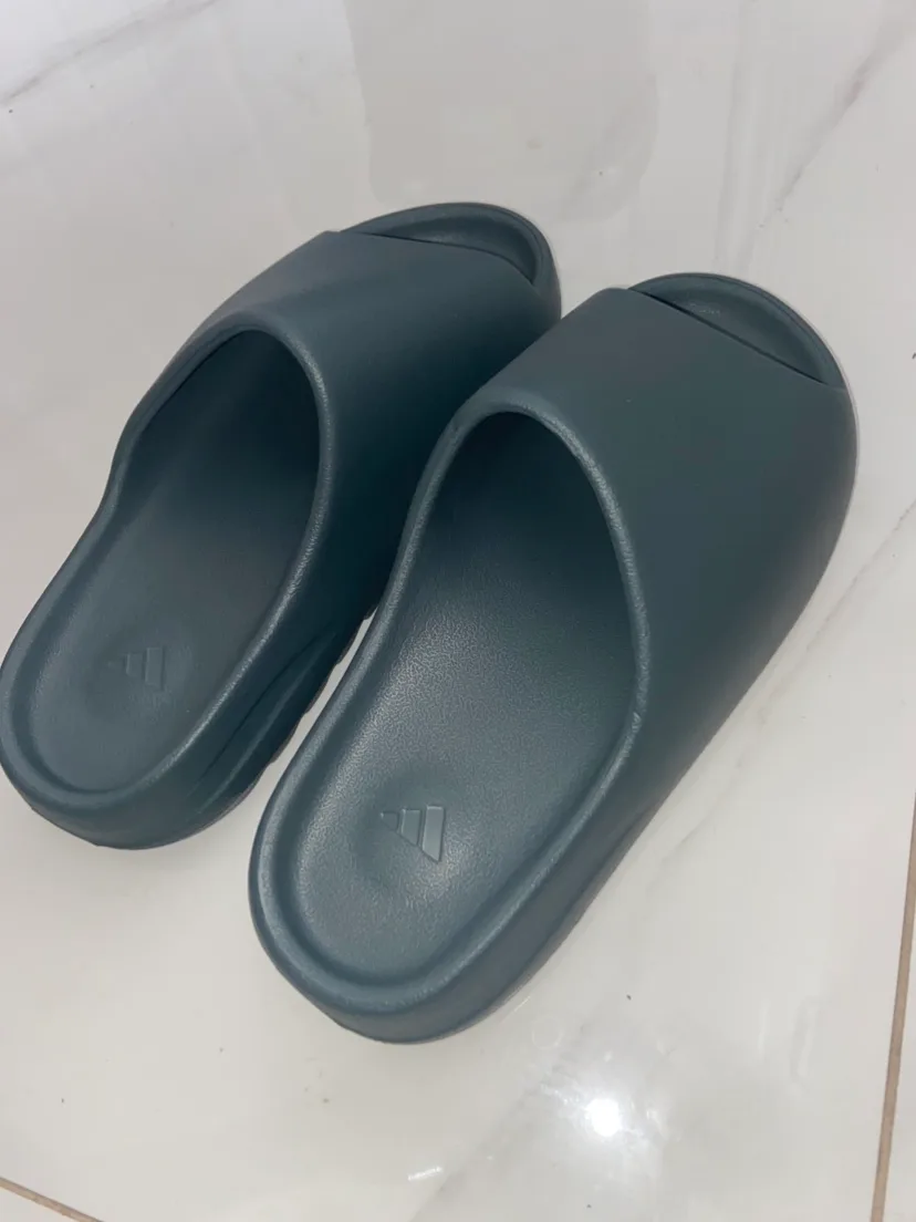 Yeezy Slides thumbnail