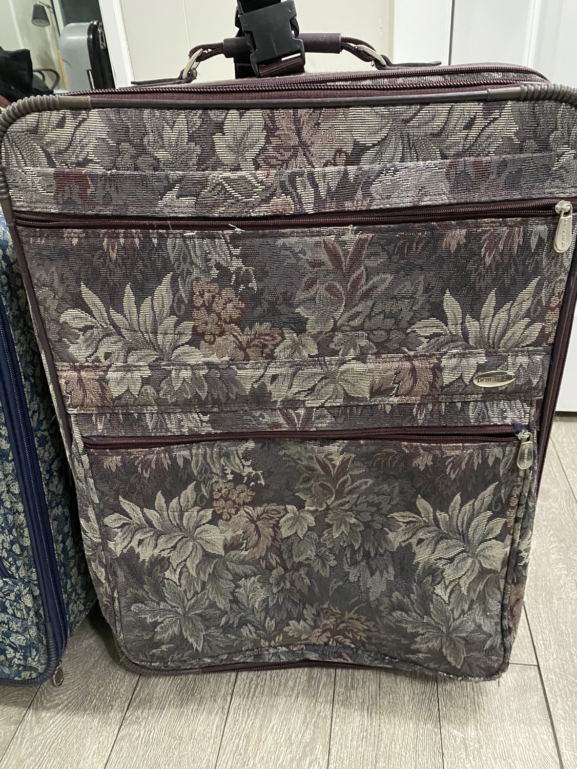 Set of Two Rolling Suitcases - photo 2