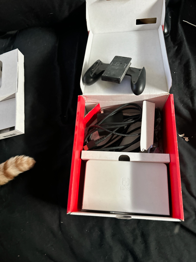 Nintendo Switch OLED - photo 3