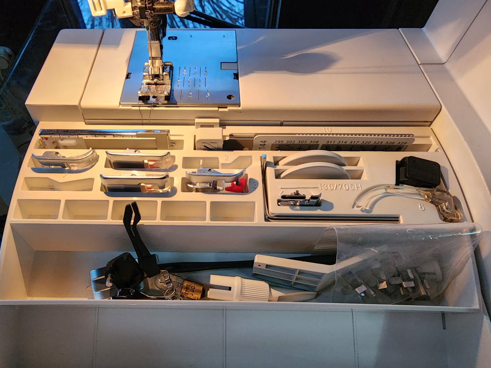 Pfaff Creative 2140 Sewing Machine - photo 2