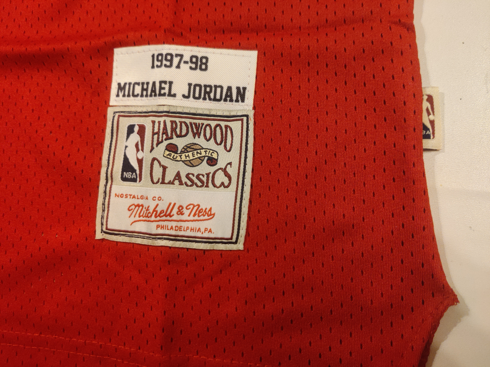 Michael Jordan Chicago Bulls 1997-98 Jersey - photo 3