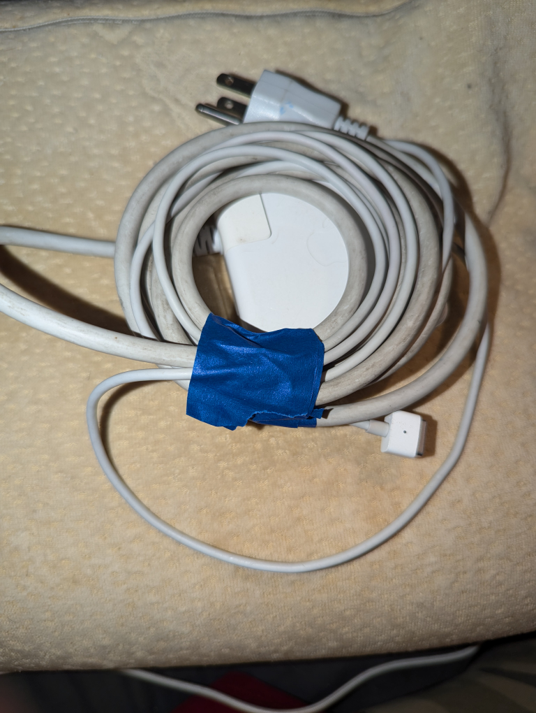 Apple MagSafe Power Adapter - photo 2