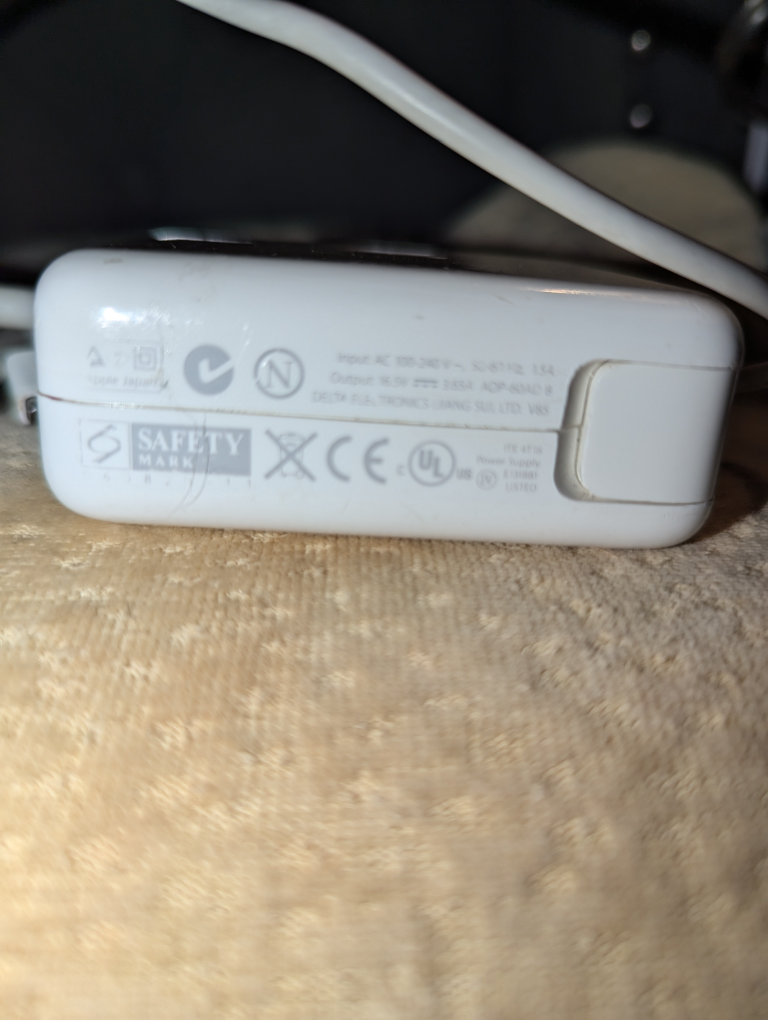 Apple MagSafe Power Adapter - photo 3