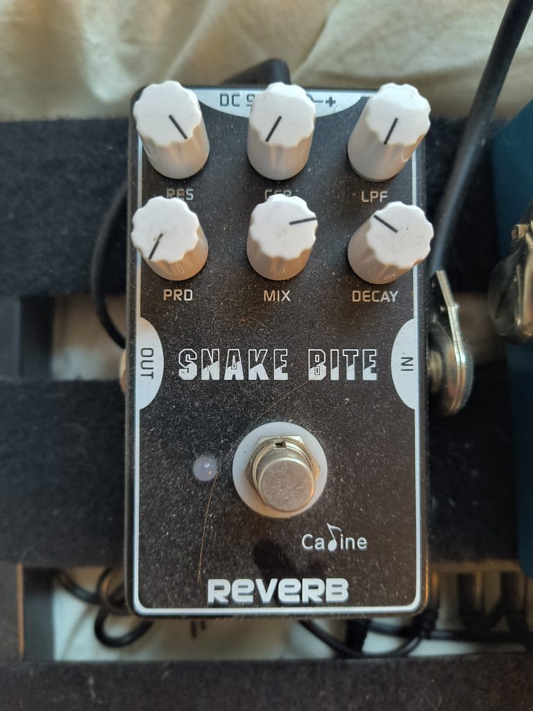 pedals/pedal board/power supply/cables! - photo 3