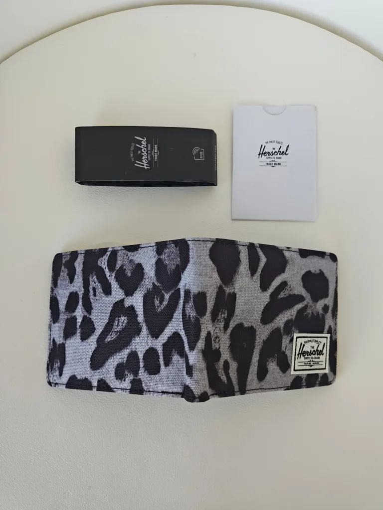 Herschel Bi-Fold Wallet - New image indicator(3)