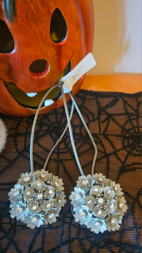 Magnetic Curtain Tiebacks image indicator(8)