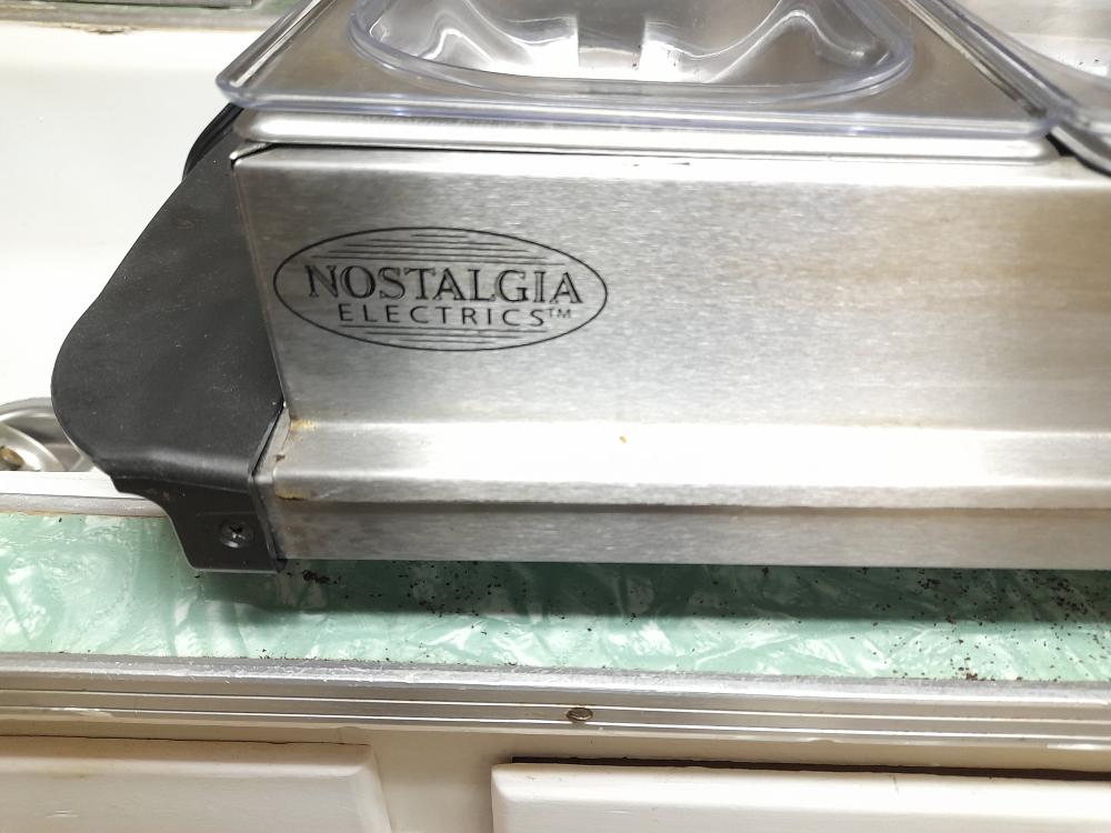 Nostalgia Electric's 2-Compartment Warming Station