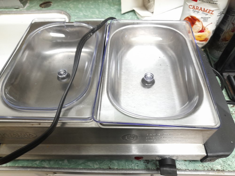 Nostalgia Electric's 2-Compartment Warming Station - photo 2
