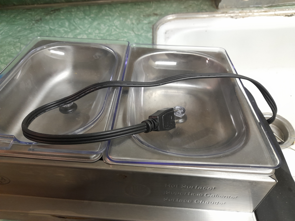 Nostalgia Electric's 2-Compartment Warming Station - photo 3