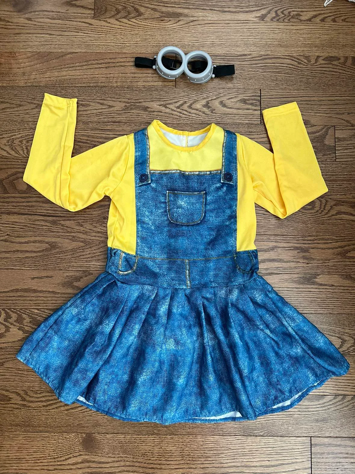 Minions costume size 6-8 image indicator(3)