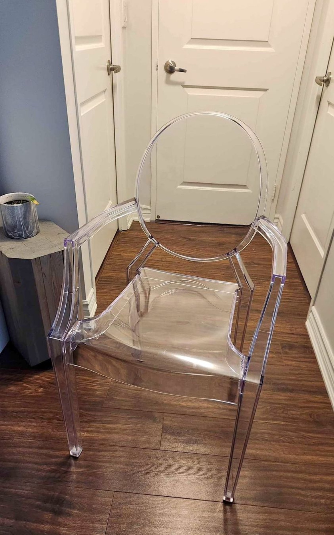 Clear Ghost Chair - photo 3